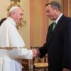 Pope Francis shakes hands with Speaker John Boehner